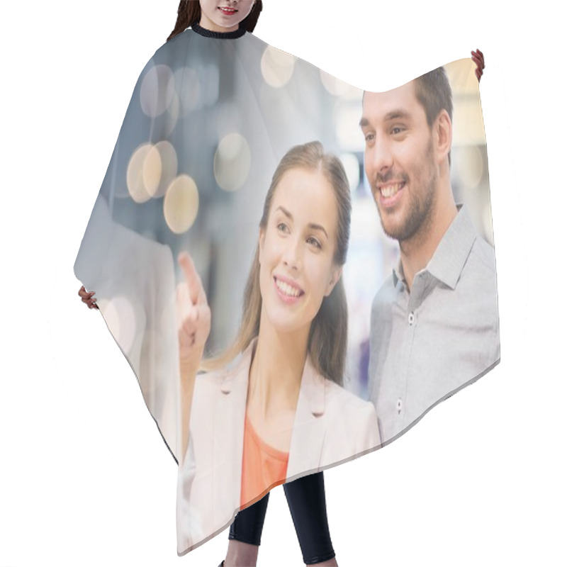 Personality  Happy Couple Pointing Finger To Shop Window Hair Cutting Cape