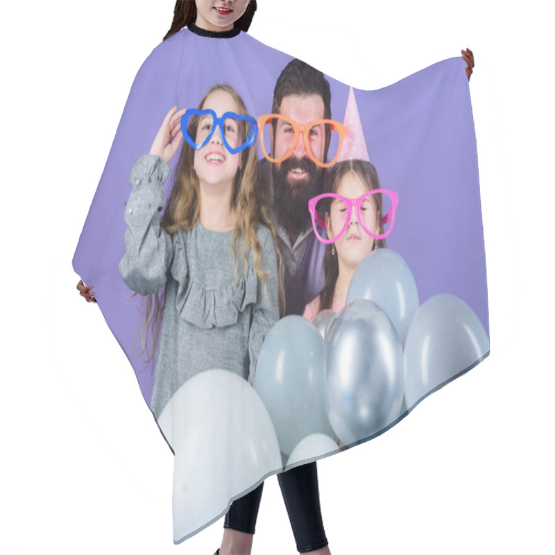 Personality  Father With Two Daughters Having Fun. Fatherhood Concept. Friendly Family Wear Funny Party Accessories. Best Dad Ever. Fathers Day. Daughters Need Father Actively Interested In Life. Birthday Party Hair Cutting Cape