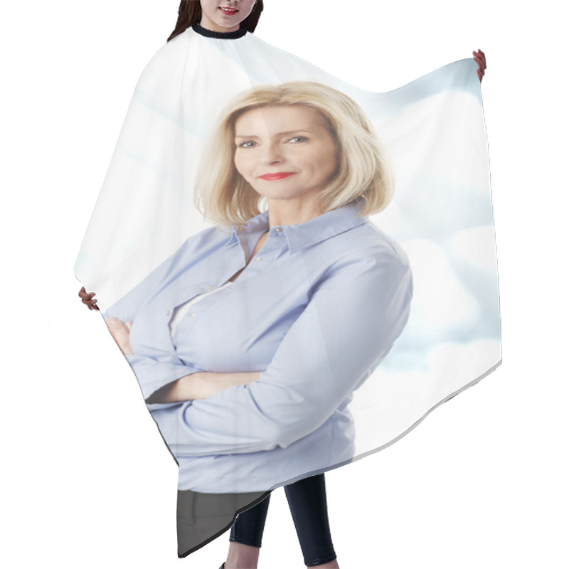 Personality  Middle Age Businesswoman Hair Cutting Cape