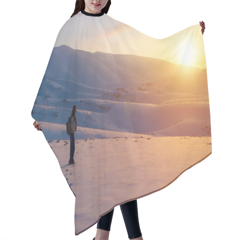 Personality  Traveler Woman In The Mountains Hair Cutting Cape