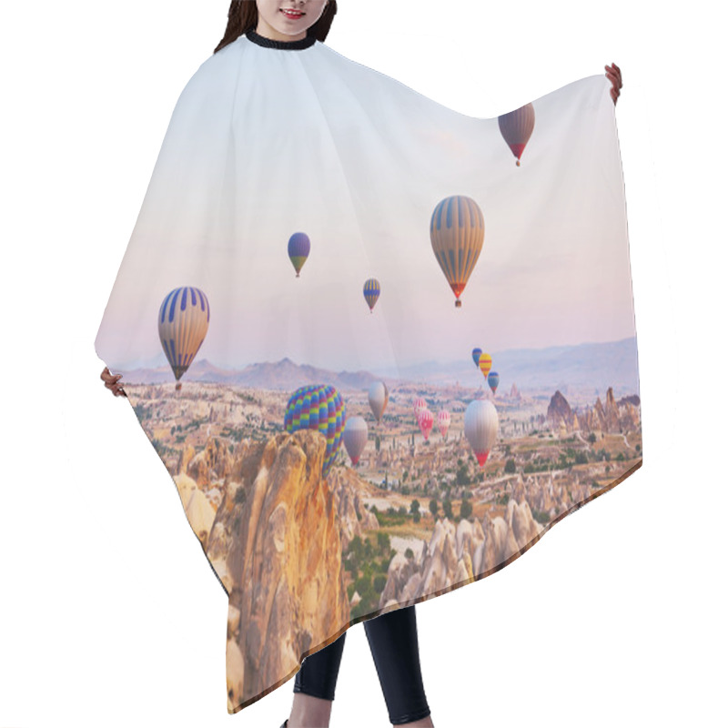 Personality  Hot Air Balloon Flying Over Cappadocia Turkey Hair Cutting Cape