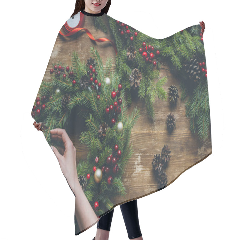 Personality  Making Christmas Wreath Hair Cutting Cape