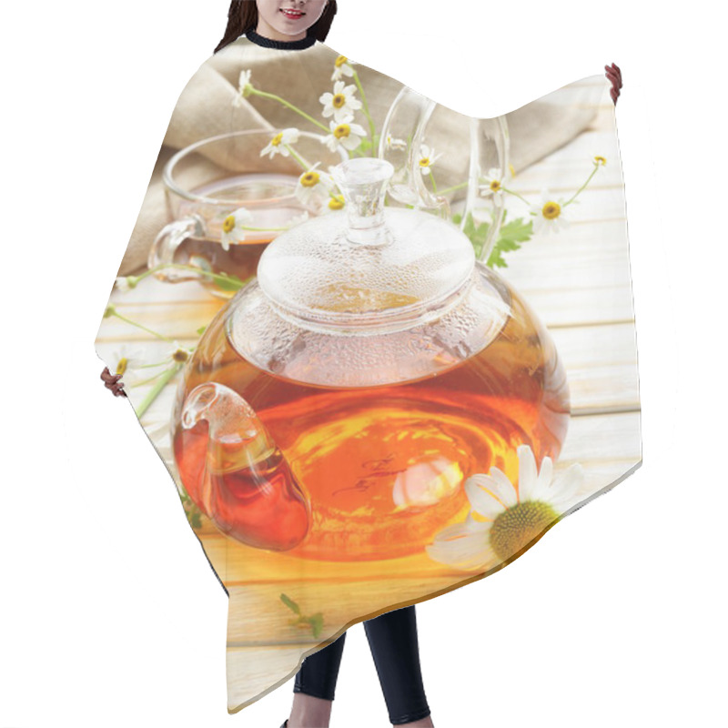 Personality  Organic Herbal Green Tea With Fresh Chamomile Flowers Hair Cutting Cape