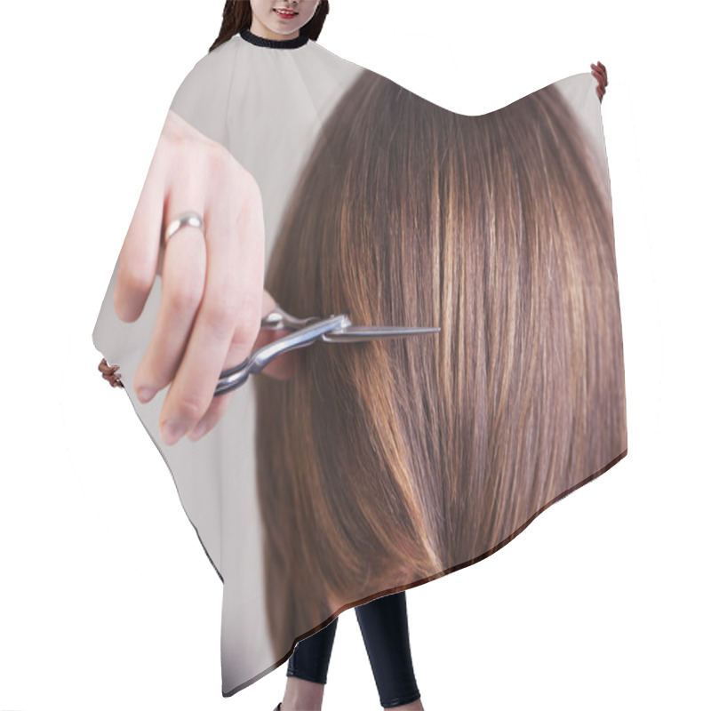 Personality  Woman Having Her Hair Cut Short Hair Cutting Cape