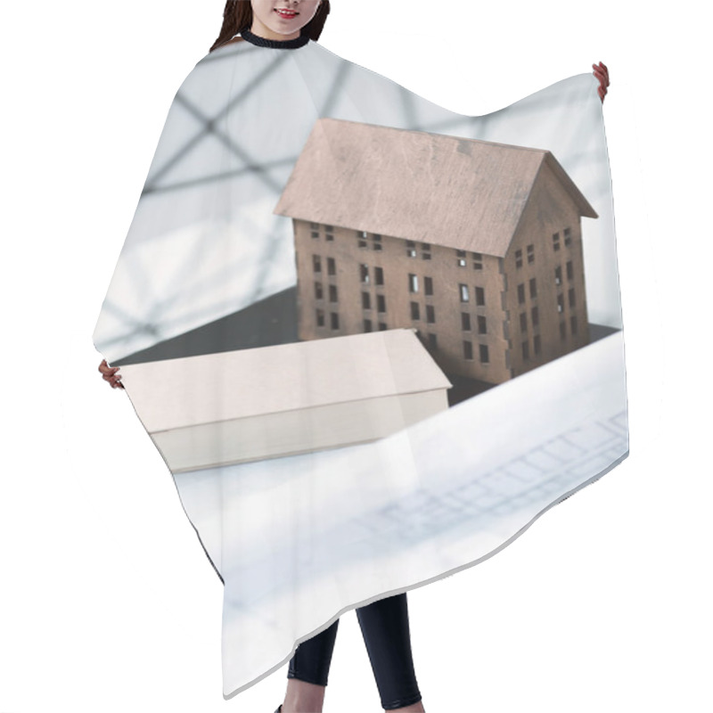 Personality  Wooden House Model Hair Cutting Cape