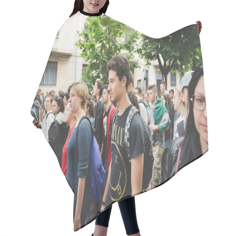 Personality  Students Manifestation In Milan Hair Cutting Cape