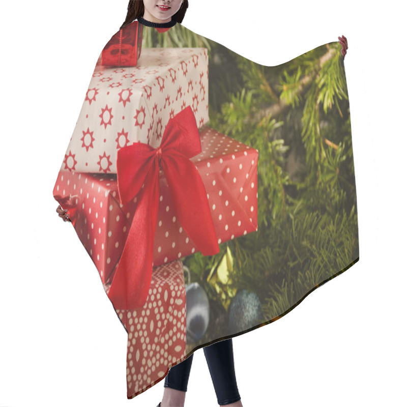 Personality  Christmas Gifts Fir Branches Cones Close Up Hair Cutting Cape