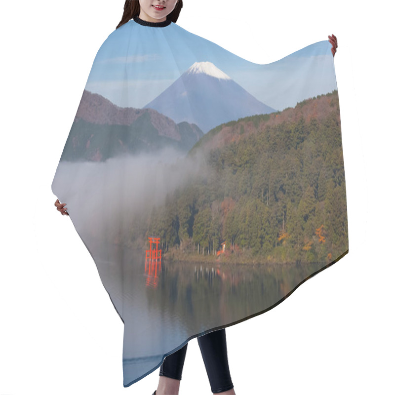 Personality  Ashi Lake With Mount Fuji Hair Cutting Cape