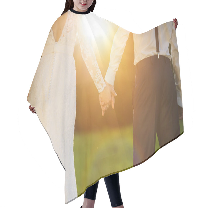 Personality  Wedding Couple Holding Hands Hair Cutting Cape