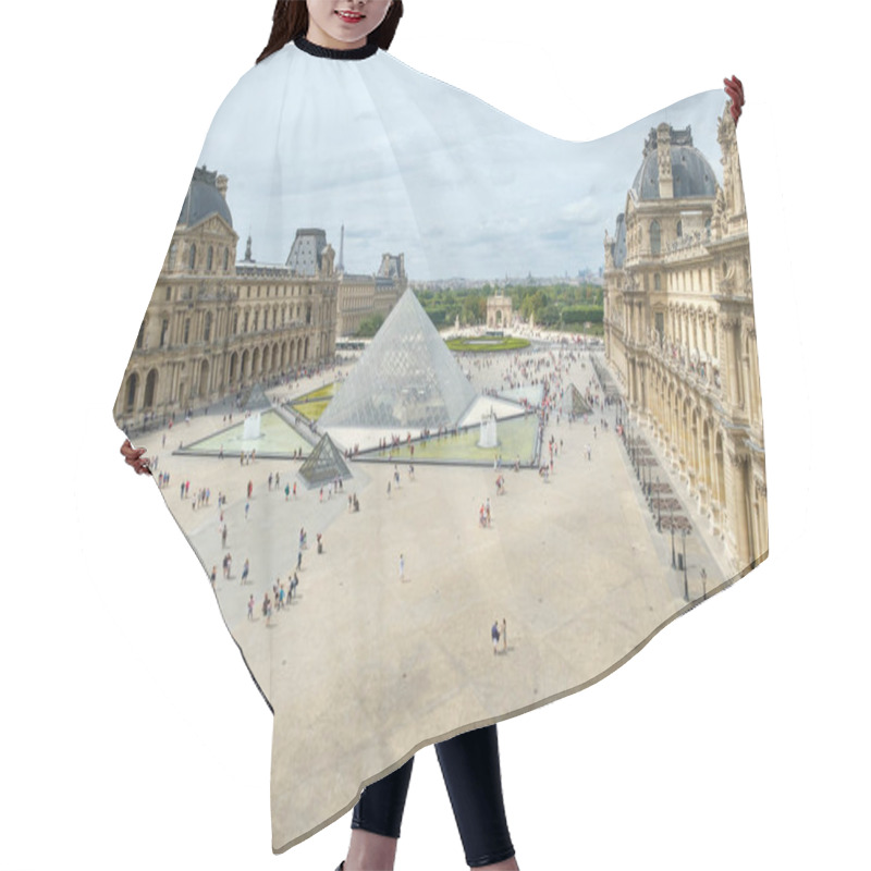 Personality  The Louvre Museum In Paris Hair Cutting Cape