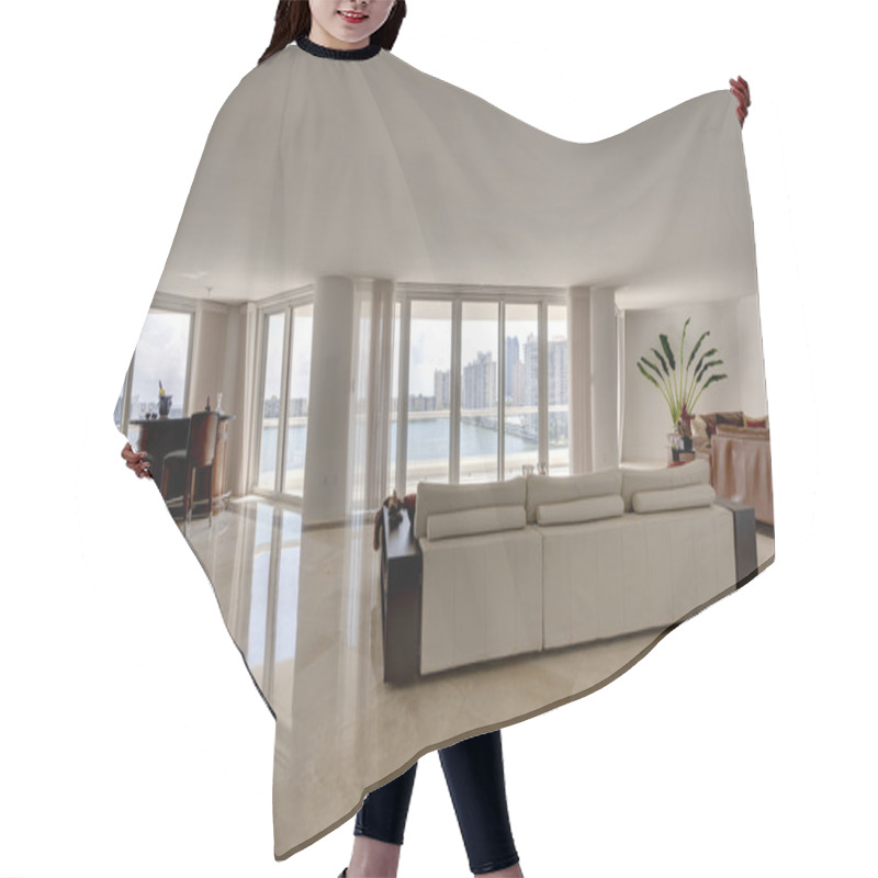 Personality  Apartment With Ocean View Hair Cutting Cape