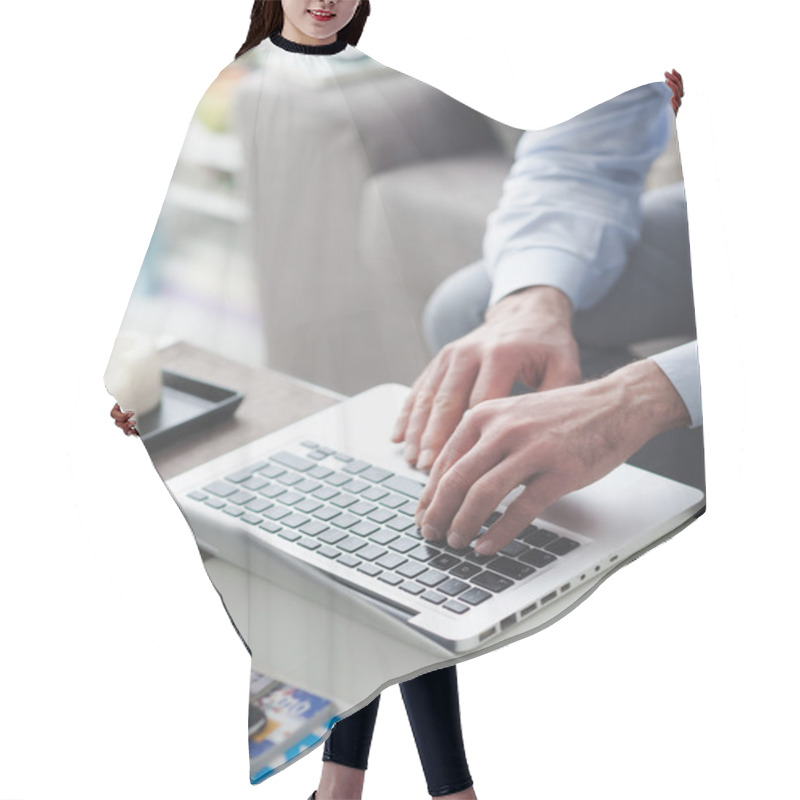 Personality  Businessman Working With His Laptop Hair Cutting Cape