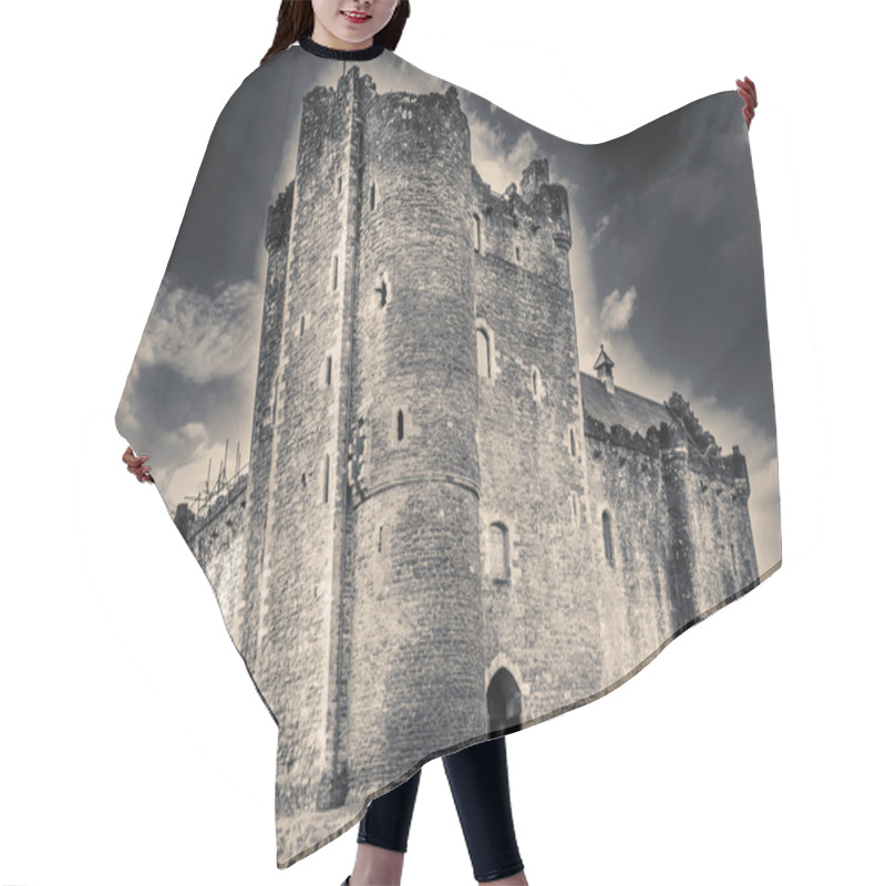 Personality  Castle Close View Hair Cutting Cape