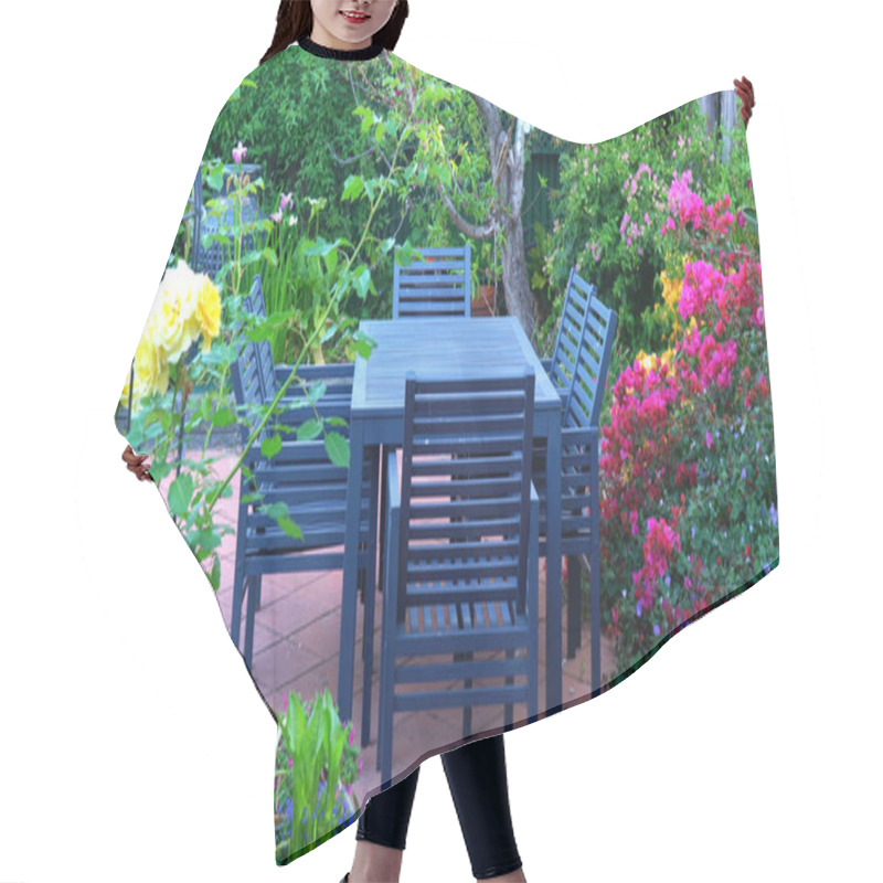 Personality  Courtyard Garden Setting Hair Cutting Cape