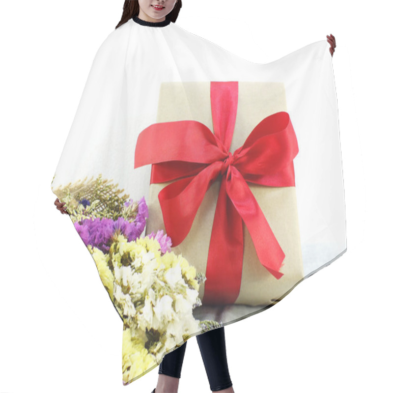 Personality  Craft Paper Gift Box With Ribbon Bow And Flower Bouquet With Fabric Texture Hair Cutting Cape