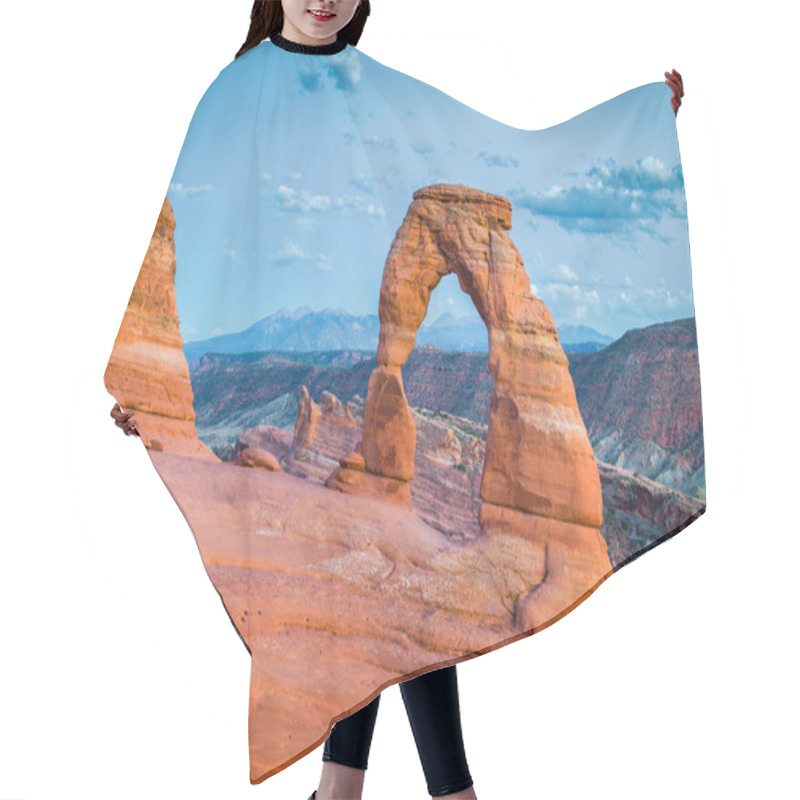 Personality  Classic View Of Famous Delicate Arch At Sunset, Utah, USA Hair Cutting Cape