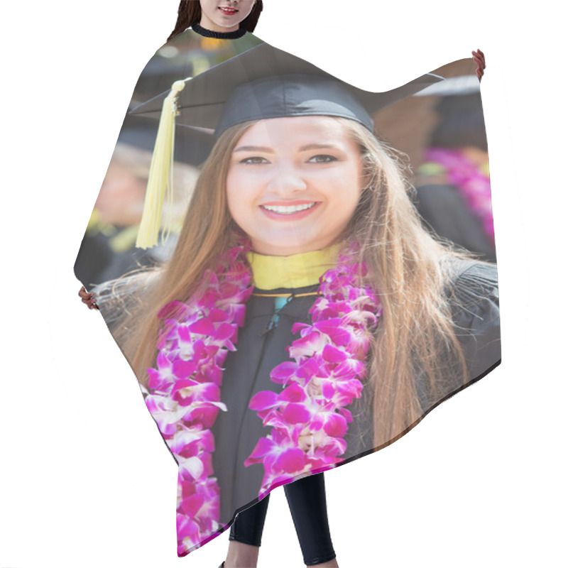 Personality  Smiling Single College Graduate Hair Cutting Cape