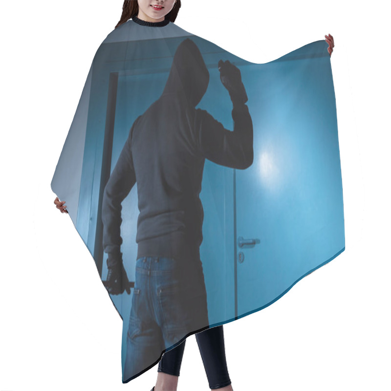 Personality  Thief Standing Outside Door Hair Cutting Cape