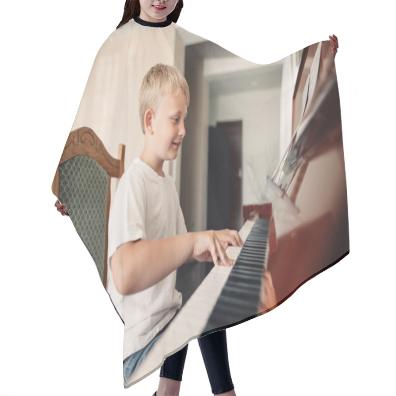 Personality  Little Happy Boy Plays Piano Hair Cutting Cape