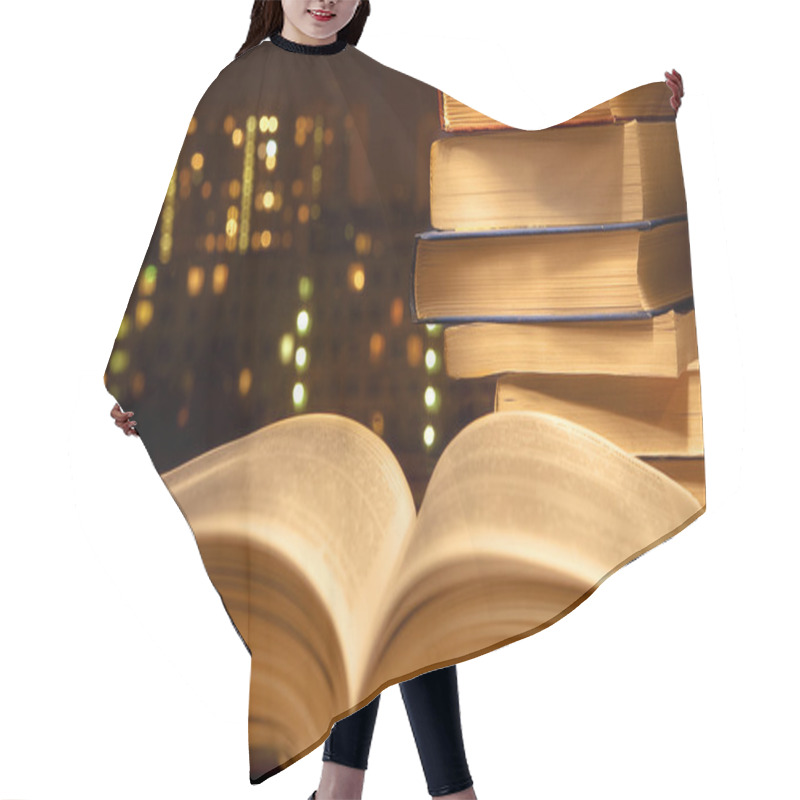 Personality  Evening Reading Hair Cutting Cape