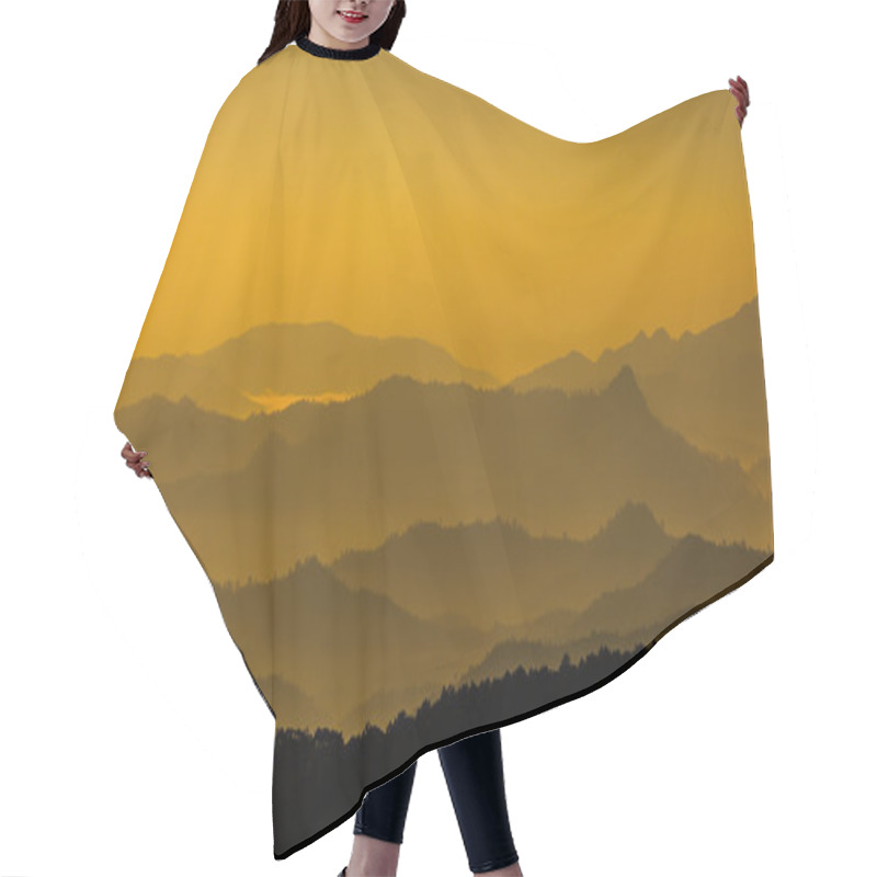 Personality  Mountain Leyer Level In Thailand Hair Cutting Cape