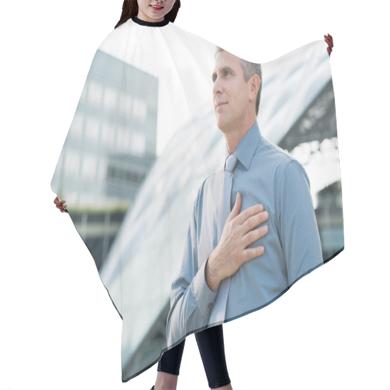 Personality  Businessman Pledging Hair Cutting Cape