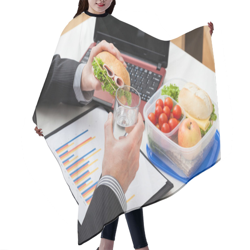 Personality  Manager Eating A Sandwich During Work Hair Cutting Cape