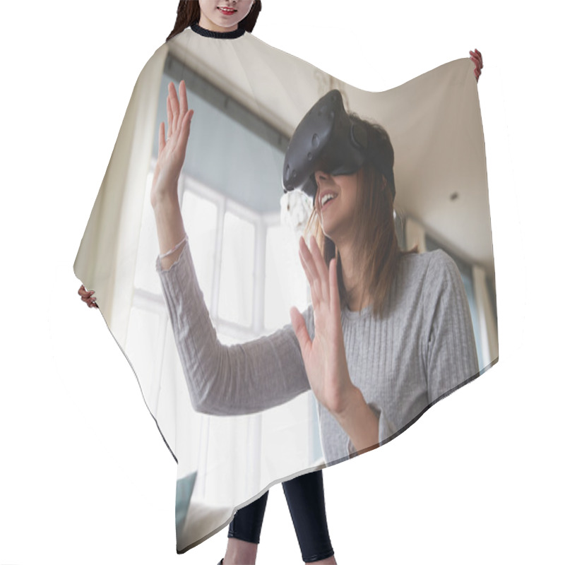 Personality  Woman Wearing Virtual Reality Headset Hair Cutting Cape