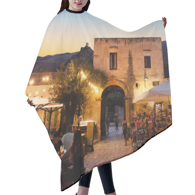 Personality  Scopello, Italy - July 31, 2023: View Of The Courtyard Called Baglio In The Little Village Of Scopello At Sunset. Castellammare De Golfo In Sicily Province Of Trapani. Sicily, Italy Hair Cutting Cape