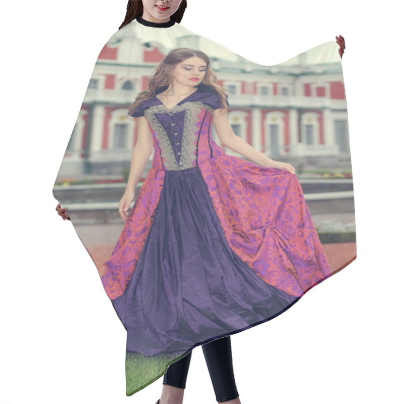 Personality  Girl In A Classic Ball Gown Hair Cutting Cape