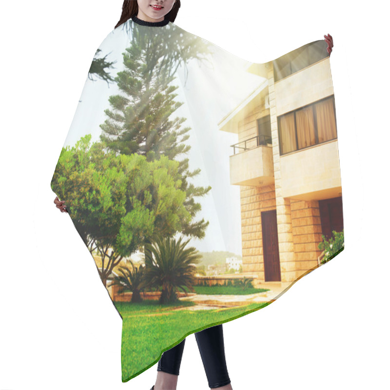 Personality  Beautiful Modern House Exterior Real Estate Concept Hair Cutting Cape