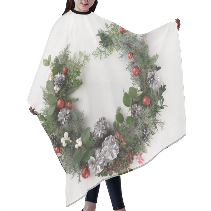 Personality  Christmas Wreath With Balls, Cones And Mistletoe Hair Cutting Cape