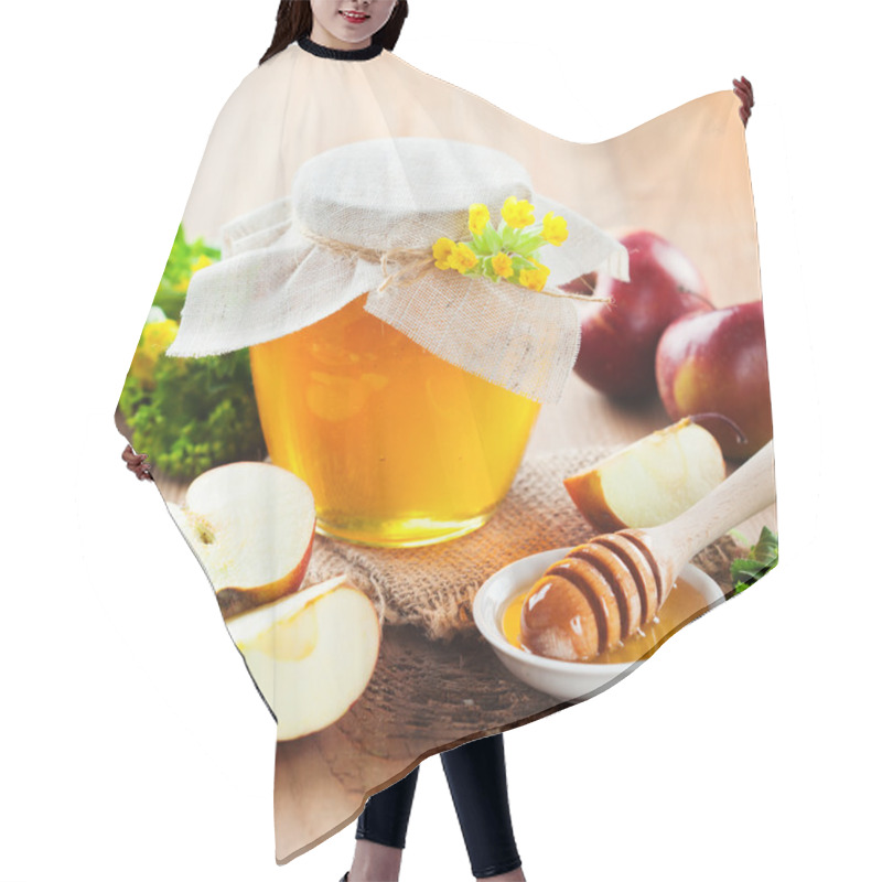 Personality  Pot Of Honey And Wooden Stick Hair Cutting Cape