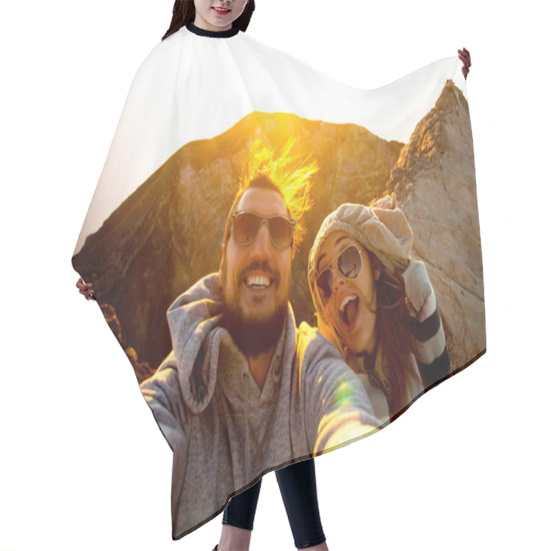 Personality  Beautiful Traveling Couple On The Top Of The Mountain Hair Cutting Cape