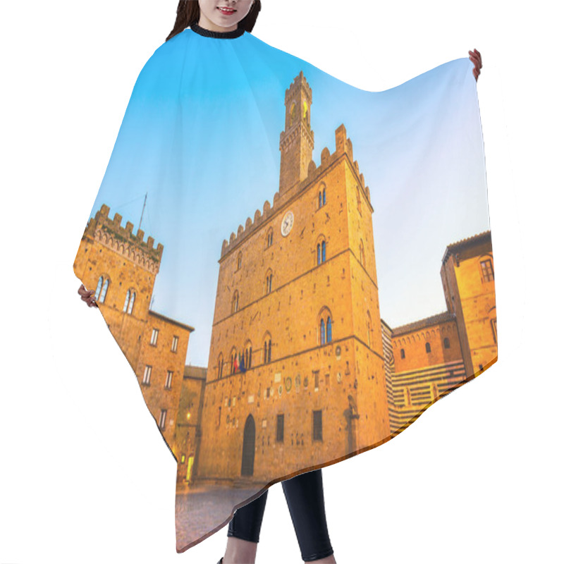 Personality  Volterra, Medieval Palace Palazzo Dei Priori, Pisa State, Tuscan Hair Cutting Cape