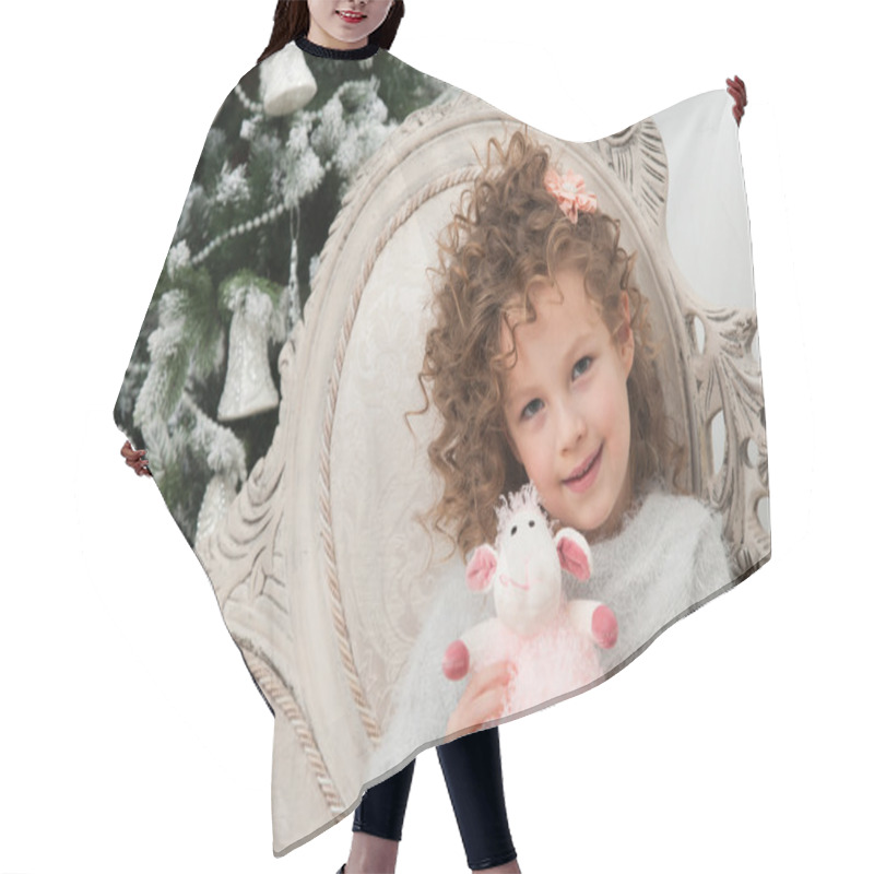 Personality  Girl With Sheep Toy Hair Cutting Cape