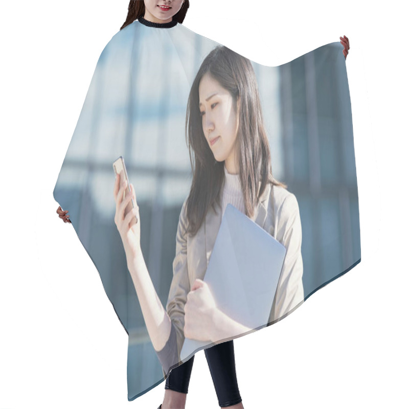 Personality  Asian Female Business Person Calling On A Smartphone With A Troubled Expression Hair Cutting Cape