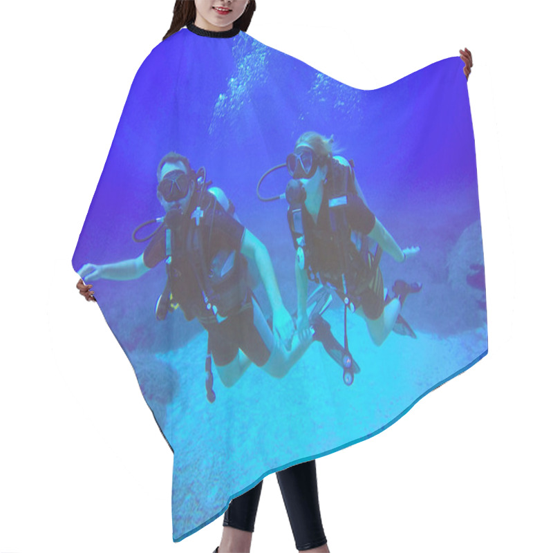 Personality  Scuba Divers Underwater Hair Cutting Cape