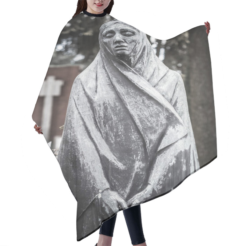 Personality  Scary Cemetery Statue Hair Cutting Cape