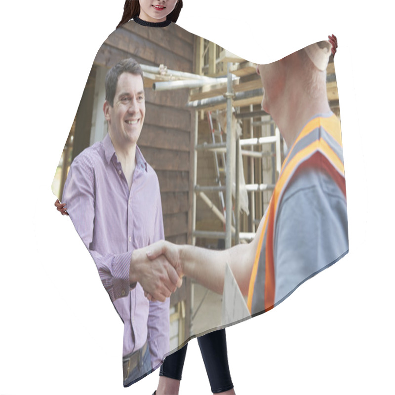 Personality  Customer Shaking Hands With Builder Hair Cutting Cape