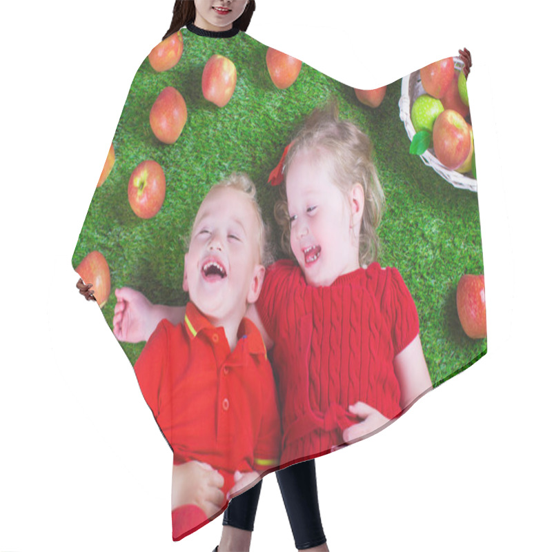 Personality  Little Childrenl Eating Apples Hair Cutting Cape