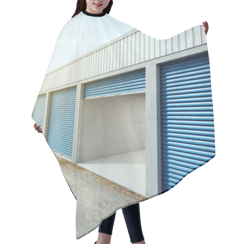 Personality  Empty Storage Unit With Opened Door Hair Cutting Cape