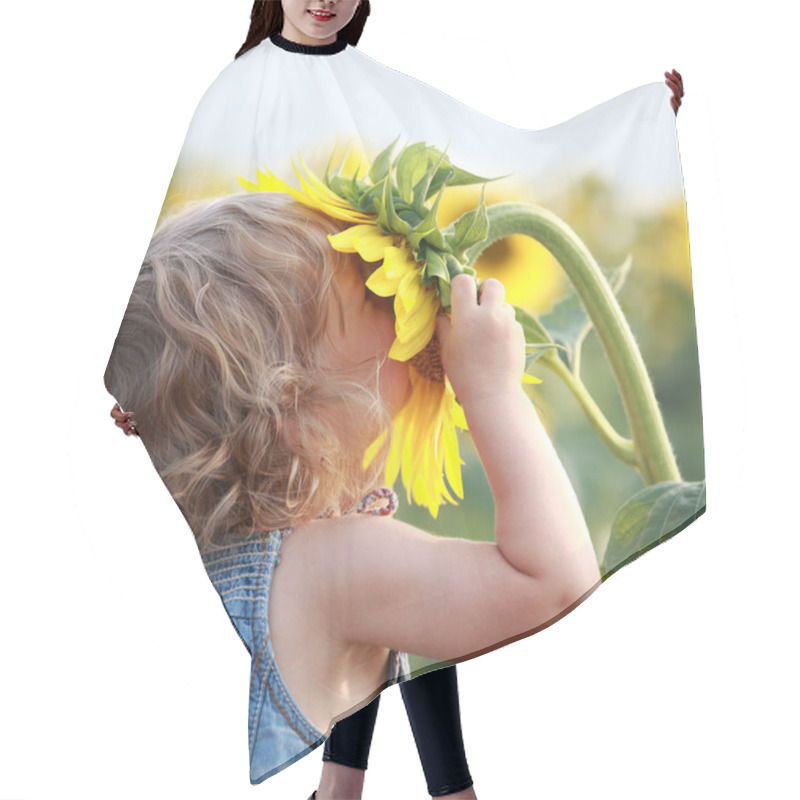 Personality  Cute Child With Sunflower Hair Cutting Cape