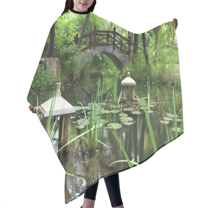 Personality  Classic Chinese Garden Hair Cutting Cape