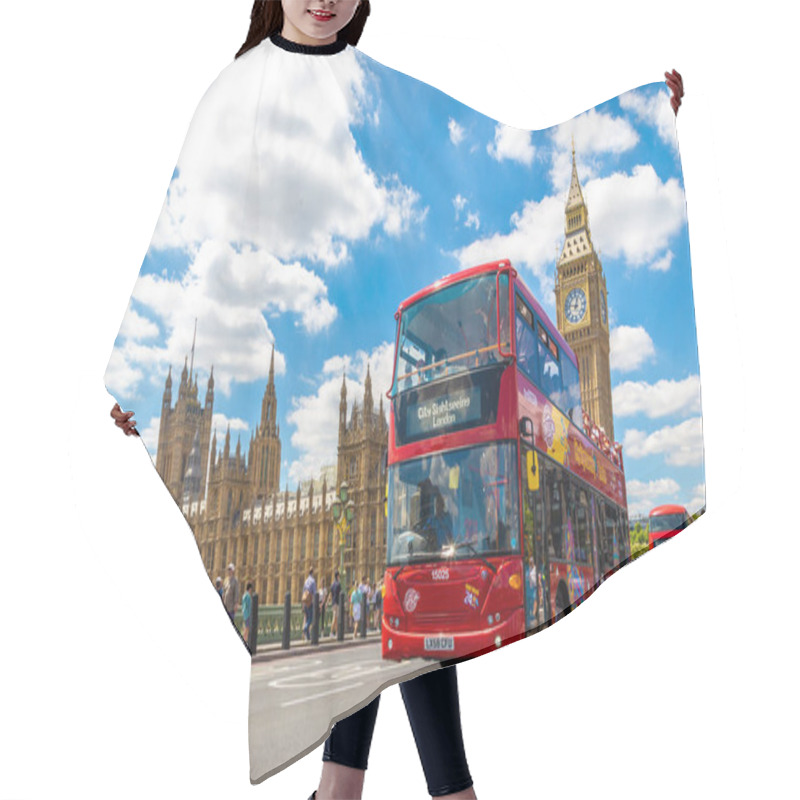 Personality  LONDON, THE UNITED KINGDOM - JUNE 26, 2022: Open-top Hop-on Hop-off Bus - City Sightseeing London On The Westminster Bridge And Big Ben And Palace Of Westminster  In London, England, UK Hair Cutting Cape