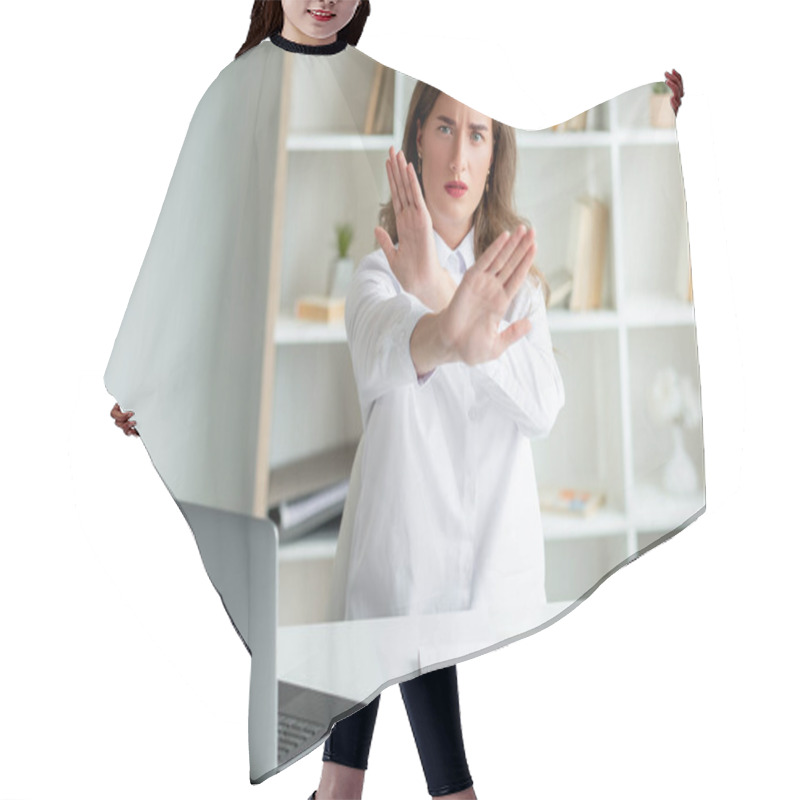 Personality  Stop Gesture Protesting Woman Unpleasant Work Hair Cutting Cape