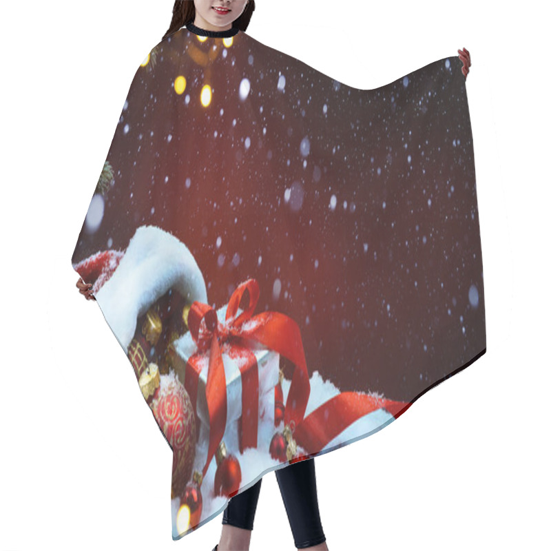 Personality  Santa Claus Red Bag With Christmas Balls And Gift Box On Snow Hair Cutting Cape