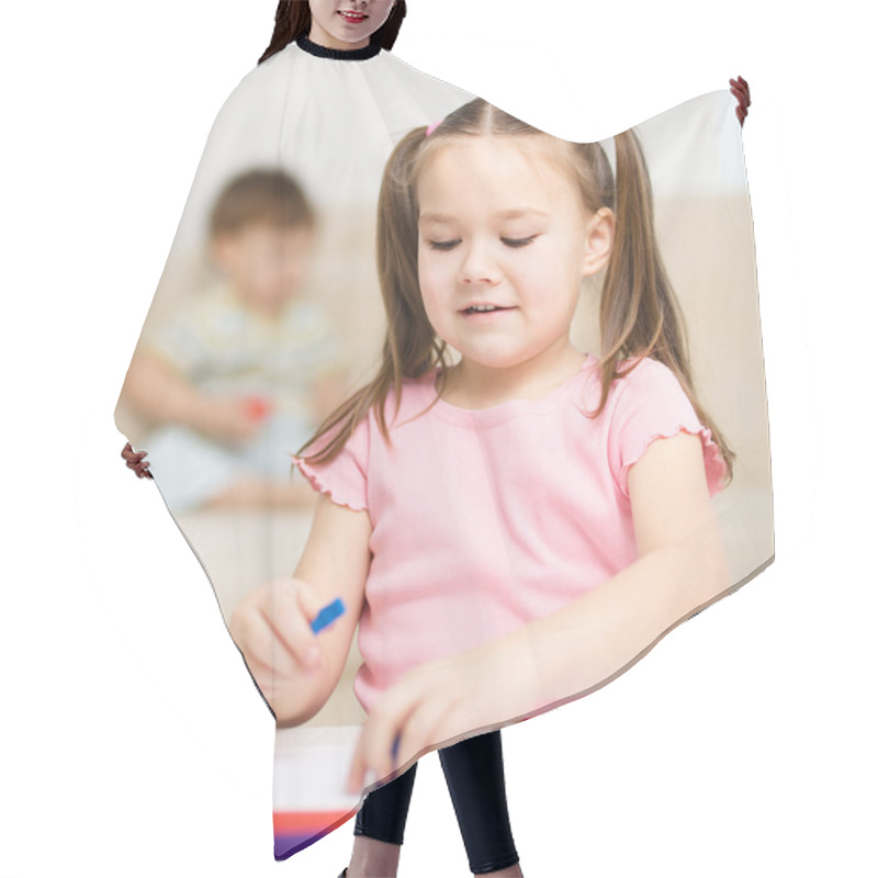 Personality  Little Girl Is Playing With Plasticine Hair Cutting Cape