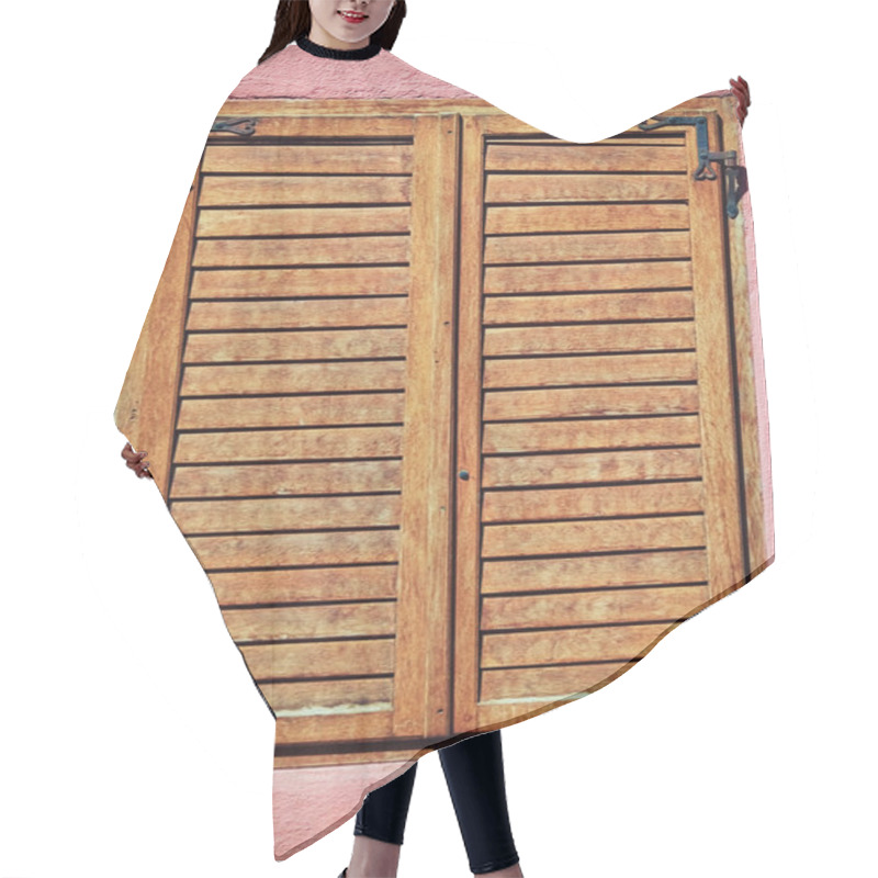 Personality  Old Wooden Shutters Hair Cutting Cape