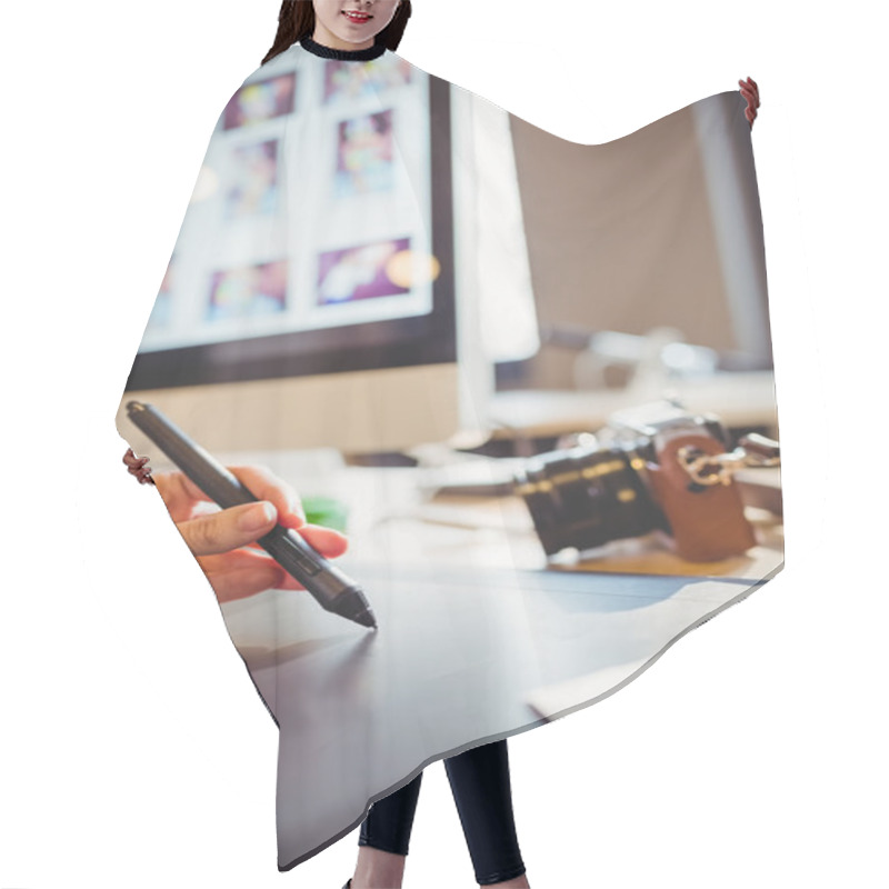 Personality  Graphic Designer Using Graphic Tablet Hair Cutting Cape